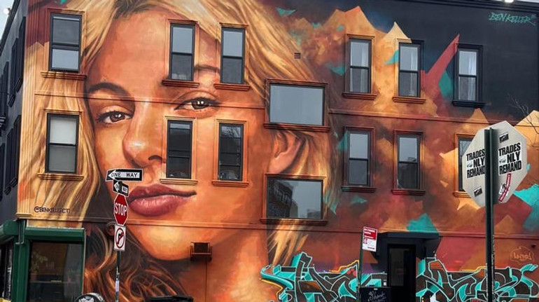 У Нью-Йорку з’явився мурал на честь вбитої Ірини Заруцької: гроші на нього дав Ілон Маск