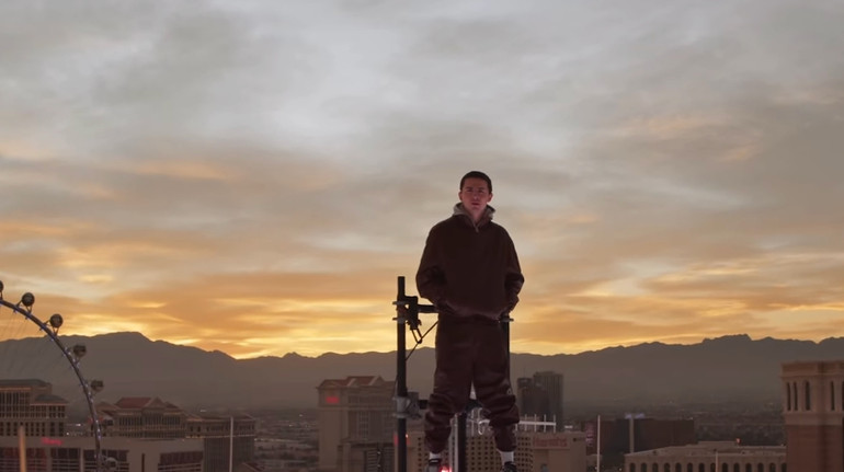 Тімоті Шаламе знявся у проморолику фільму Марті Супрім. Геній комбінацій у Лас-Вегасі