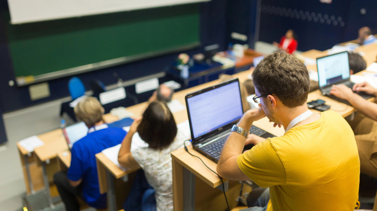 Міносвіти закликало університети продовжити канікули або дистанційку до 8 лютого