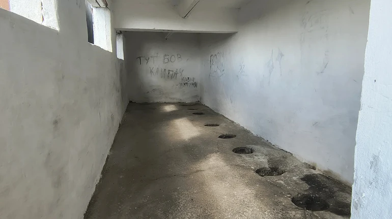 На Закарпатті батьки першачків скаржаться на шкільні вбиральні з дірками у підлозі і без перегородок