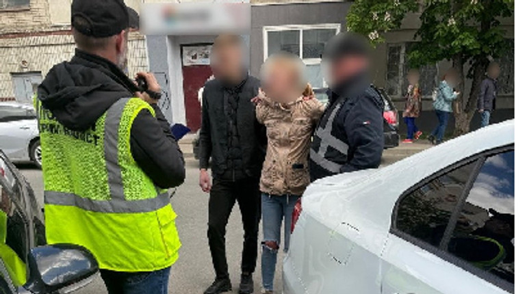 У Сумах засудили жінку, яка намагалася продати власну новонароджену доньку за 30 тисяч доларів