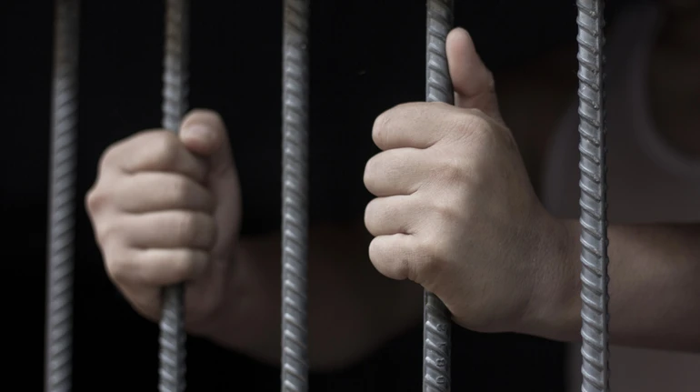 Заманював солодощами: на Полтавщині чоловік отримав 14 років тюрми за згвалтування трьох дітей