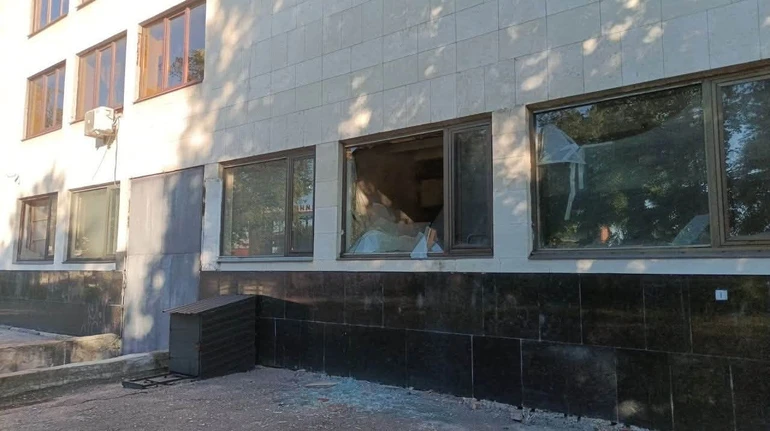 У центрі Сум російський обстріл пошкодив театр Щепкіна та обласну бібліотеку