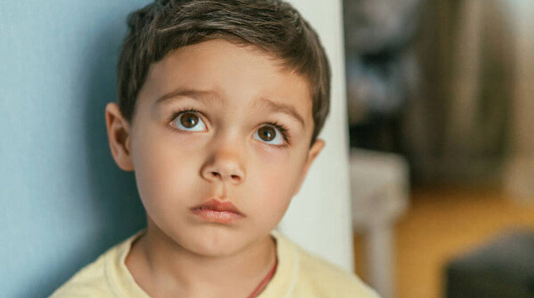 Як виникає дитяча травма: психотерапевтка назвала 4 основні чинники