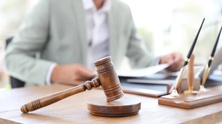 У США 50-річну жінку звинуватили у шахрайстві і відправили до в’язниці через помилку ШІ