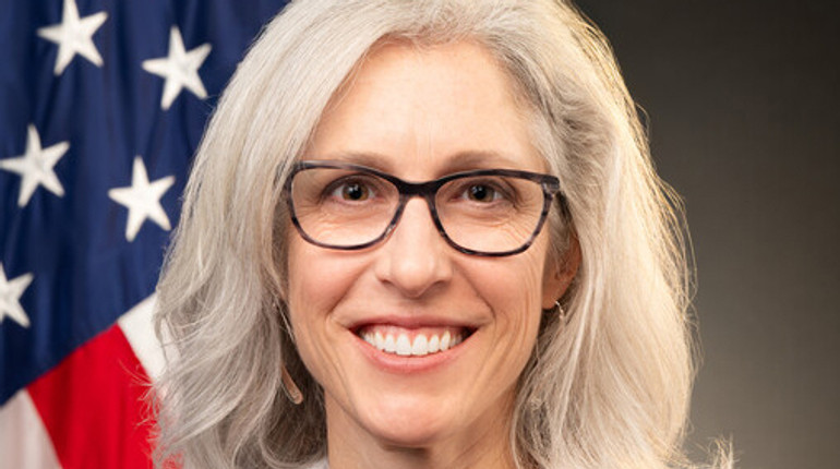 Відмовилася схвалювати ненаукові директиви: у США звільнили новопризначену керівницю CDC