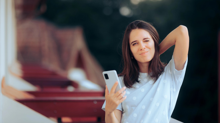 Як позбутися болю від шиї гаджетів: 4 вправи від фізіотерапевта для здорової постави