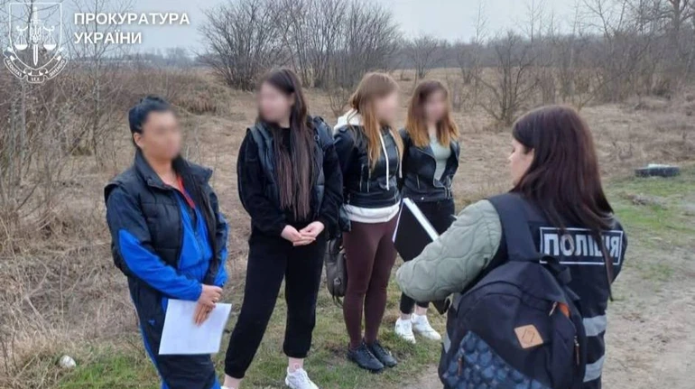 На Чернігівщині затримали жінку, яка вербувала українок для сексуальної експлуатації у Польщі
