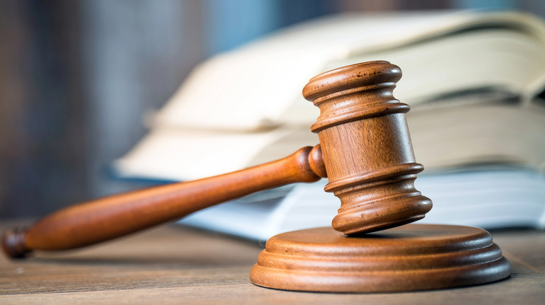 Давав кишенькові гроші за мовчання: в Одесі чоловіка засудили за ґвалтування доньки співмешканки