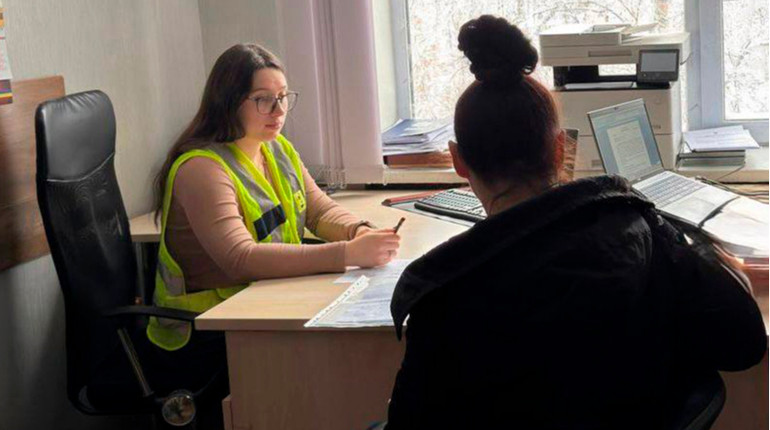 У Києві підлітка намагалася скоїти самогубство, розпиваючи алкоголь з матір'ю: жінці вручили підозру