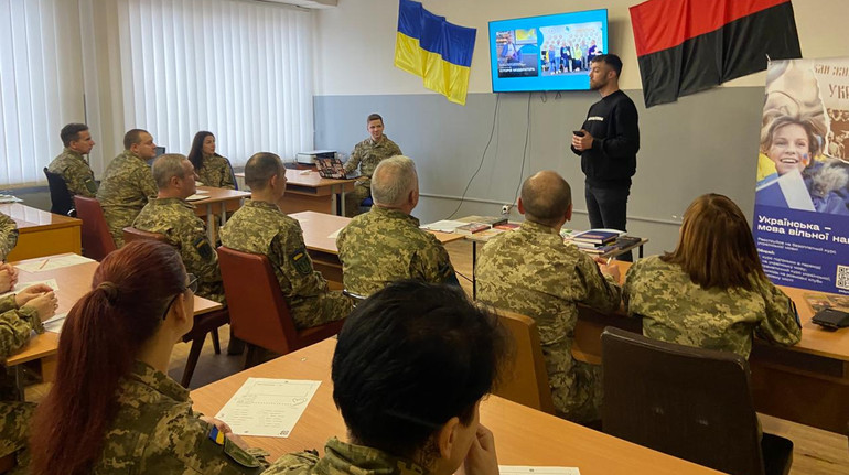 В Україні запустили пілотні мовні курси для військових