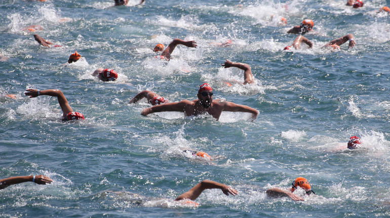 Українські ветерани, серед яких двоє з ампутованими кінцівками, перепливли Босфор