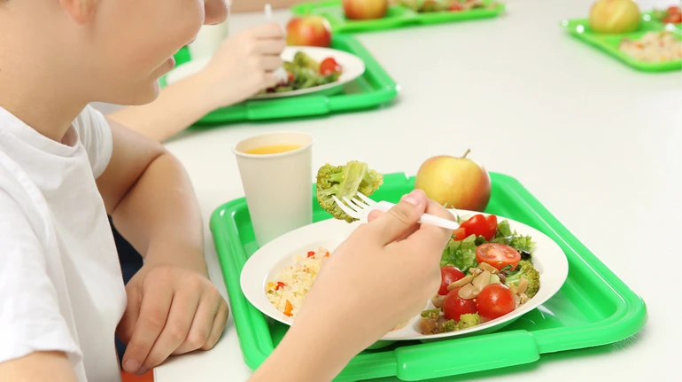 Свириденко: З вересня 2026 року близько 3 млн дітей отримуватимуть безплатне гаряче харчування у школах