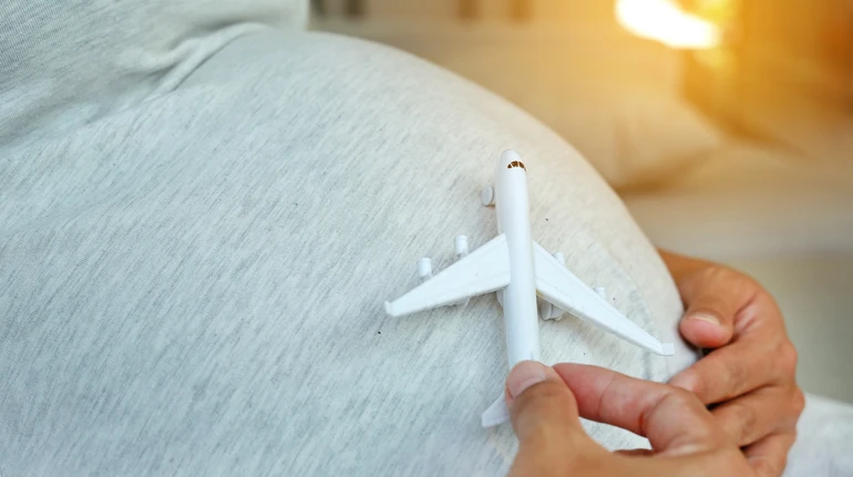 Пуповину перев'язали шнурівкою: у США жінка народила дитину в літаку за 20 хвилин до приземлення