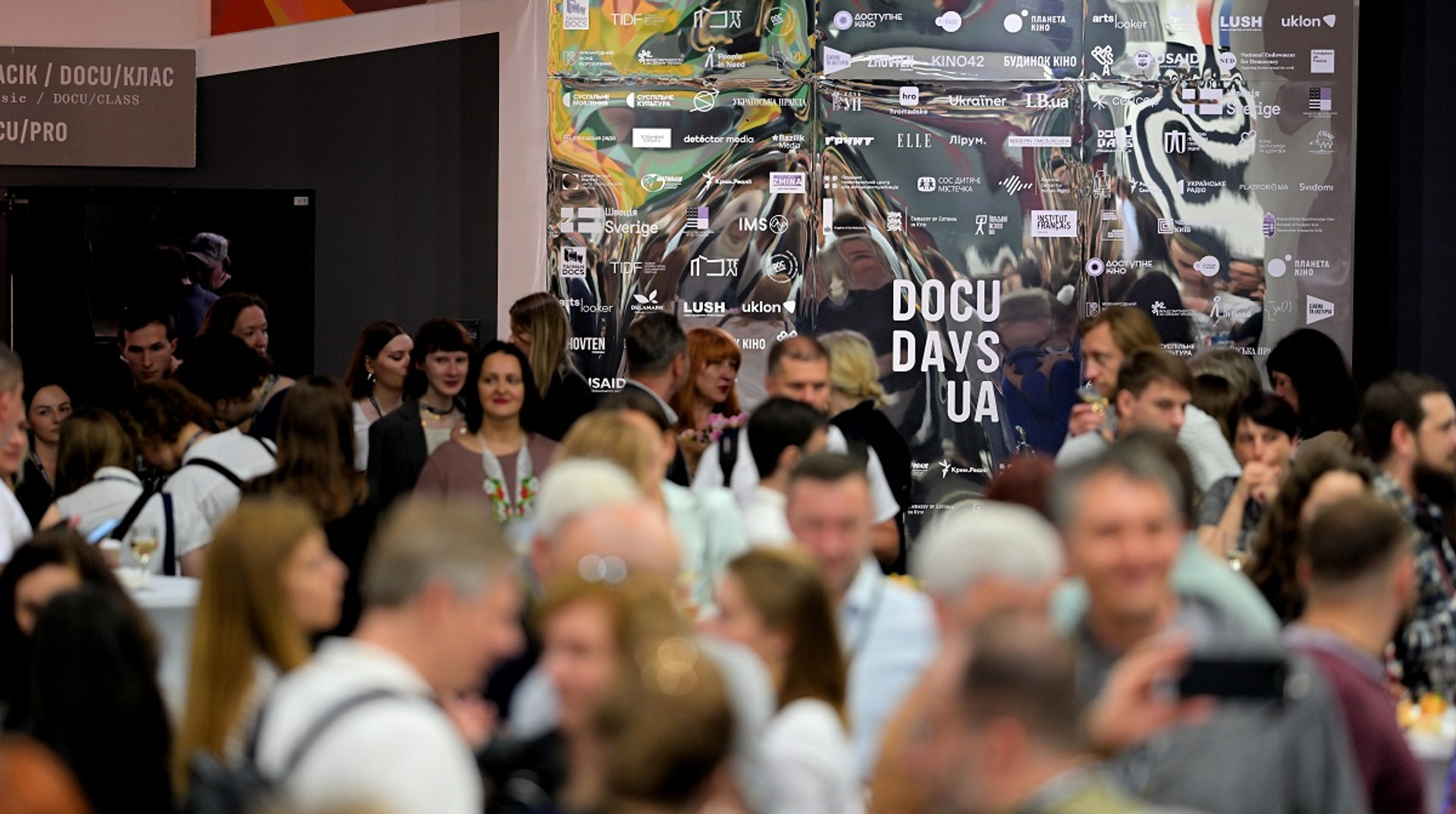 Дискусії про документалістику, донати та акція підтримки: як у Києві відкрився фестиваль Docudays UA