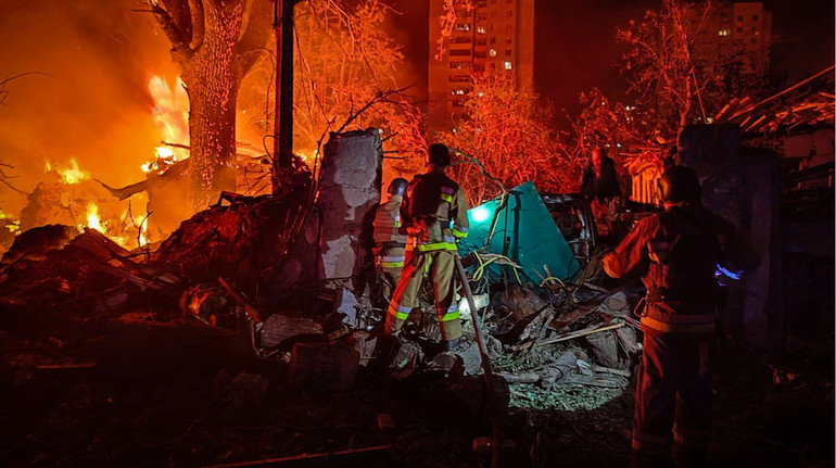 Чекали на вибух просто неба: у Миколаєві підлітки не могли сховатися від атаки, бо укриття було зачинене