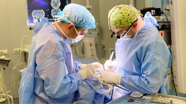 Титановий, як супергерой: у Львові хірурги дістали уламок міни з мозку 9-річного хлопчика
