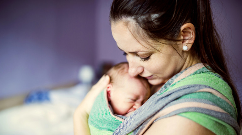 Майже 96% українських жінок після пологів відчувають психологічні труднощі – опитування