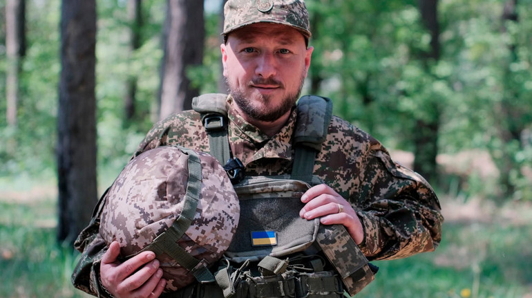 Виламав двері та врятував сім’ю: у Києві нацгвардієць витягнув з-під завалів 3-річну дитину з батьками