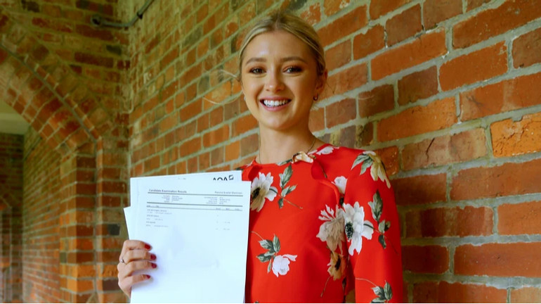 Смерть від раку 23-річної британки: слідство вважає, що мати переконала її відмовитися від хіміотерапії