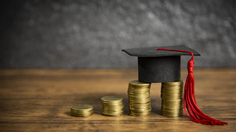 Уряд платитиме стипендії обдарованим студентам з інвалідністю, які вчаться у профтехах