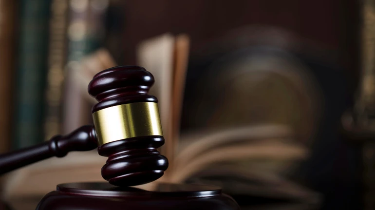 Поцілунок у руку може бути сексуальним насильством, вирішив Верховний суд Іспанії