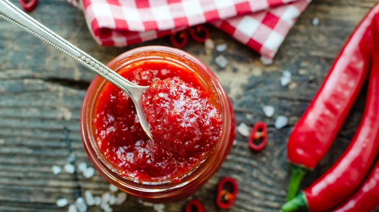 Що приготувати з перцю чилі: три пікантні заготовки на зиму