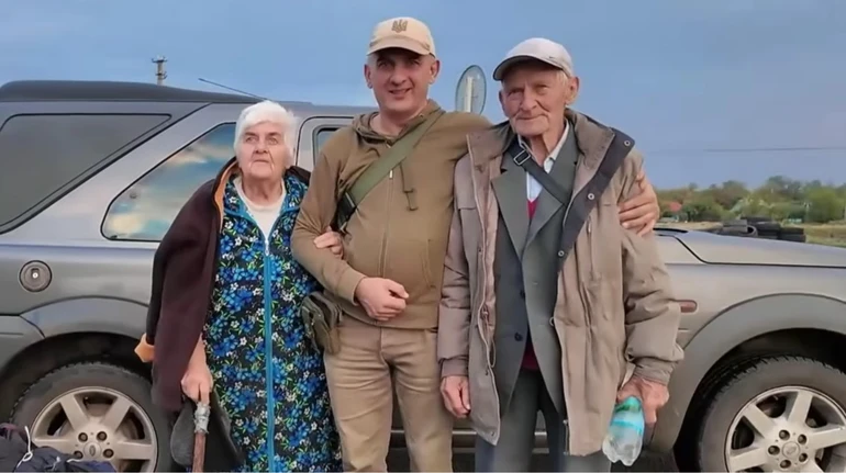 Трималися до останнього: військові евакуювали літнє подружжя з Оріхова