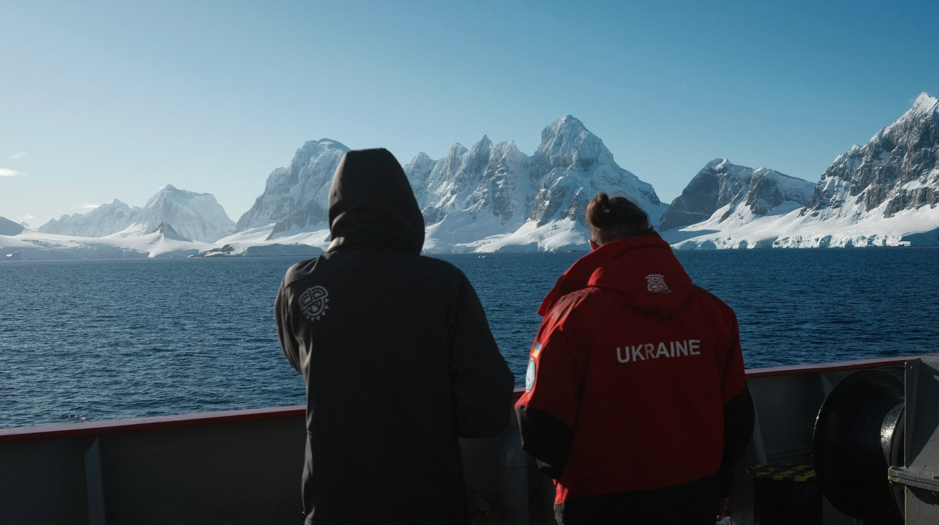 Просто фільм, просто краса. Рецензія на документальну стрічку Антарктида Антона Птушкіна