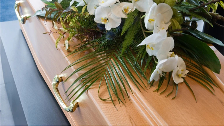 Почули стукіт із труни: у Таїланді жінка, яку привезли для кремації, виявилася живою