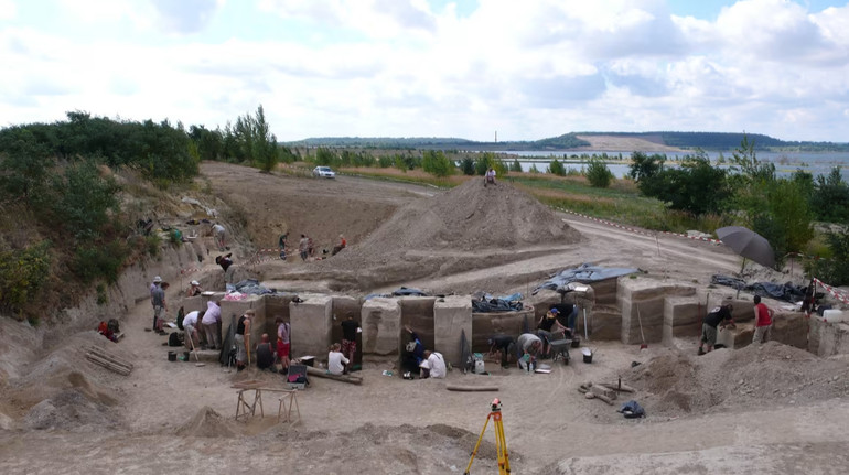 У Німеччині археологи відкопали фабрику жиру, яку організували неандертальці: їй 125 тисяч років