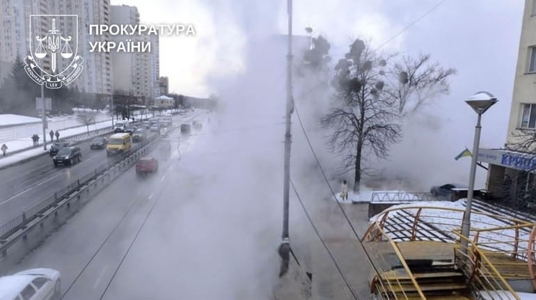 У Києві 16-річна дівчина впала в яму з окропом і отримала 73% опіків тіла