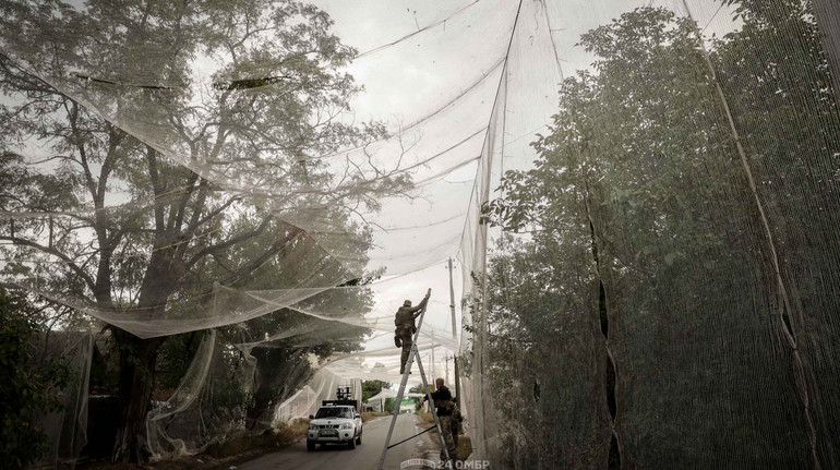 Сітки для вилову російських дронів: як французькі рибалки допомагають захистити українські міста