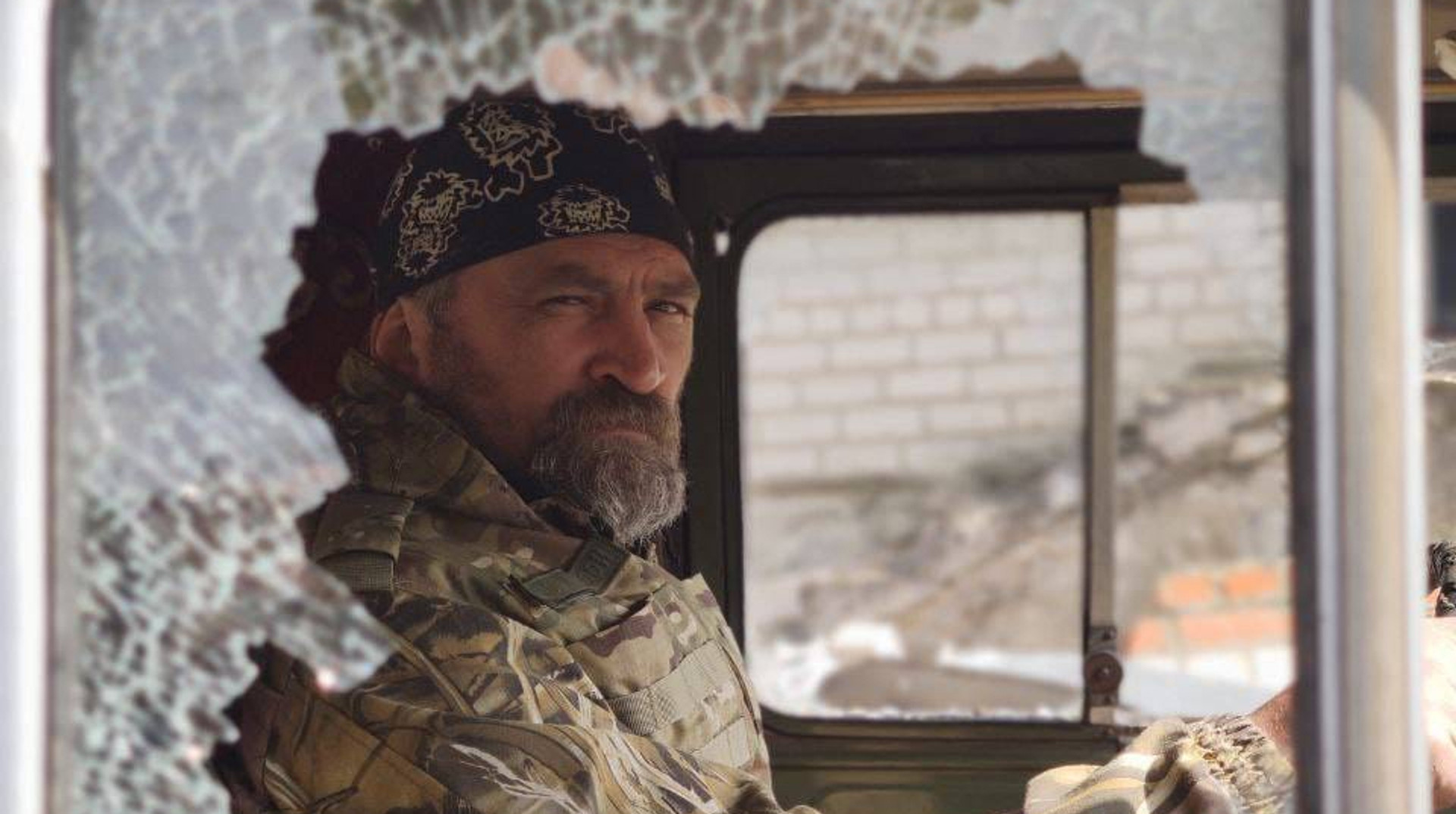 Чому іноземці, які воюють за Україну, часто не можуть отримати українське громадянство: історія росіянина, який втратив у бою частину черепа й око