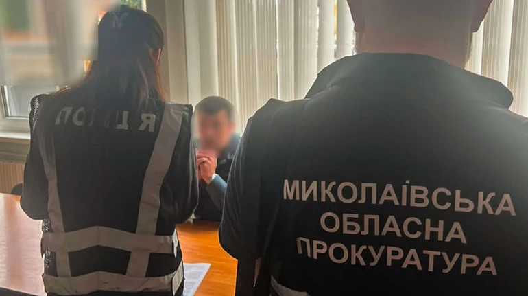 У Миколаєві директор училища фіктивно працевлаштував знайомих, а їхні зарплати привласнював