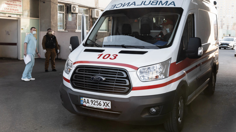 У яких випадках варто дзвонити швидкій в негоду: у МОЗ розповіли про підстави для виклику бригади