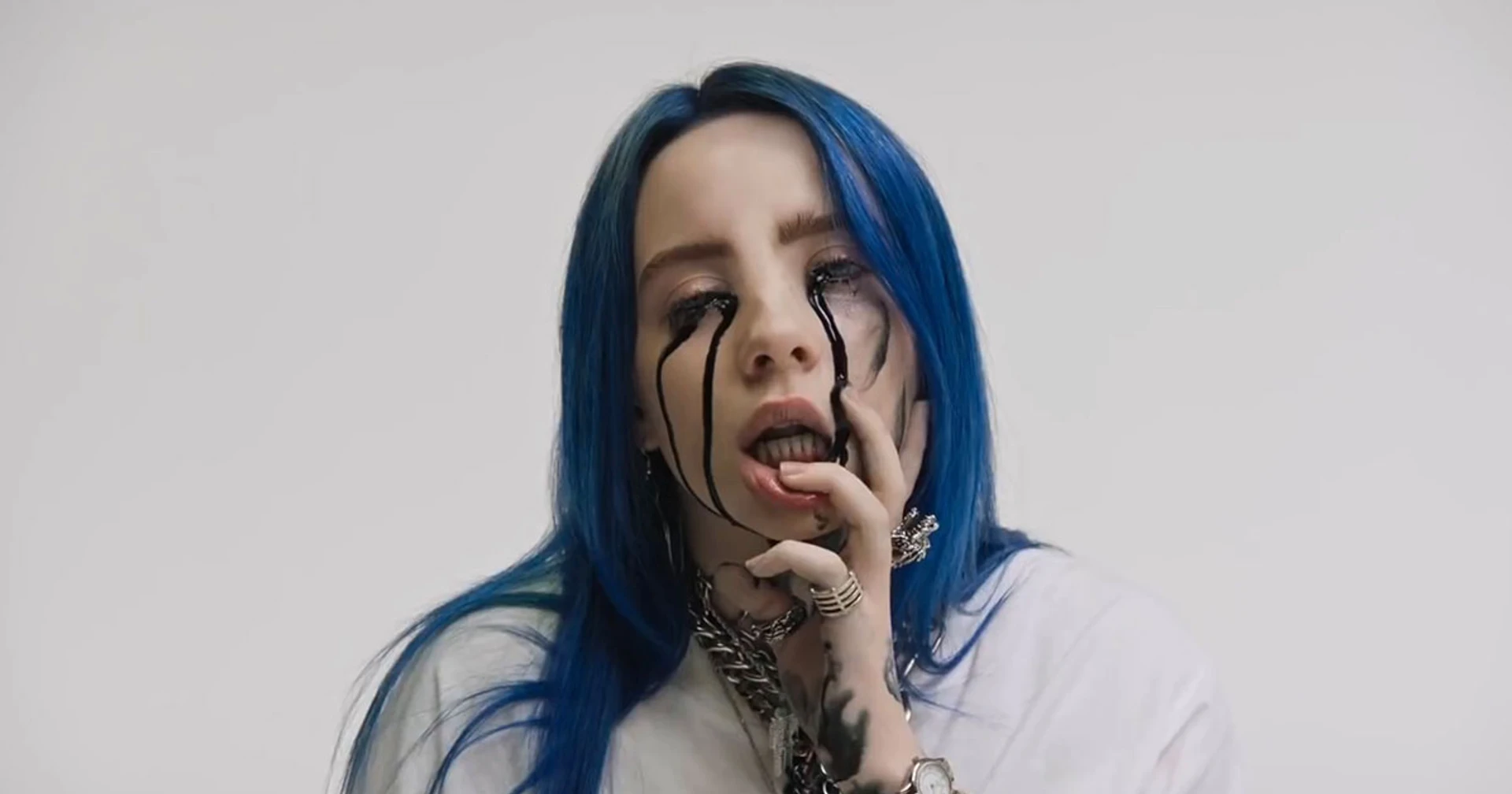 Біллі Айліш дебютує у фільмі "Під скляним ковпаком" Сильвії Плат