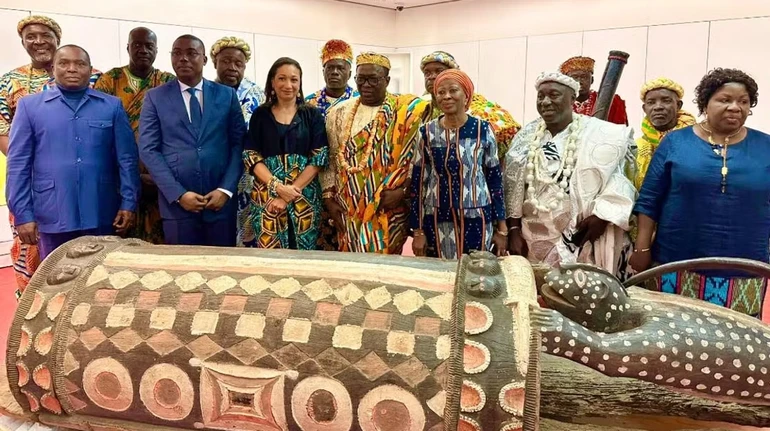 Франція ухвалила закон про повернення колишнім колоніям викрадених цінностей