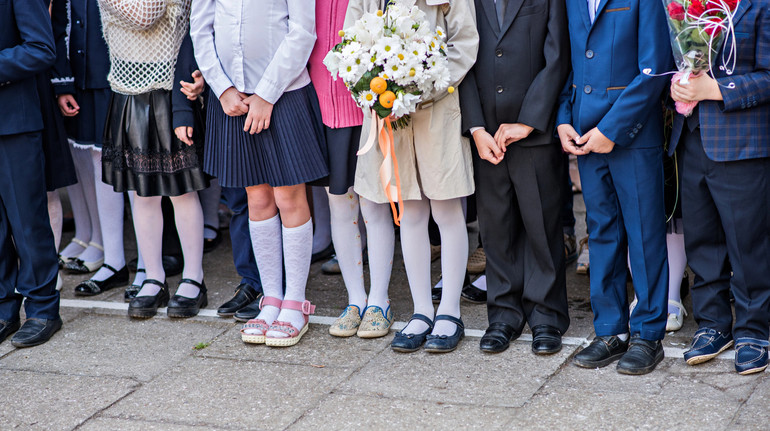 У Києві не можуть завершити розслідування скандалу через форму в ліцеї: директорка на лікарняному