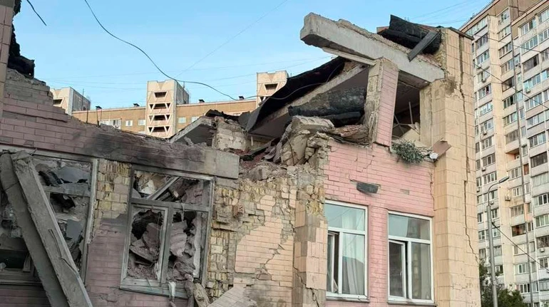 Росіяни пошкодили п'ять медичних закладів Києва