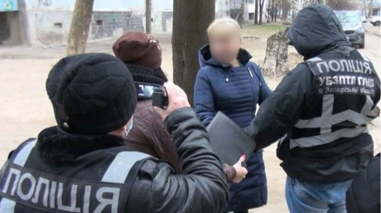 Планувала заробляти по 600 грн на день: у Запоріжжі матір віддала сина в оренду для жебракування