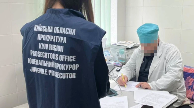 Відлік йшов на хвилини: на Київщині підозру отримав лікар, який не надав допомоги дитині з опіком