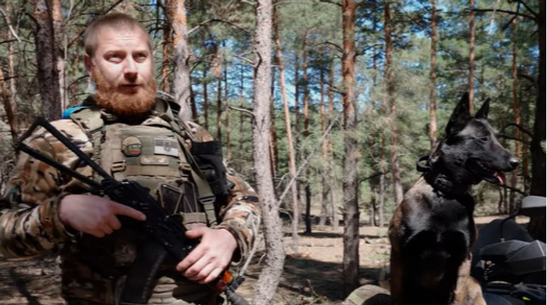 Росіян ненавидить, як і всі ми: історія бойового пса, який врятував захисників від атаки РФ