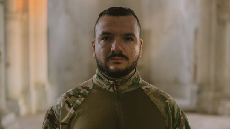 Спосіб зберегти своє єство: історія дизайнера, який не полишає малювання навіть у війську