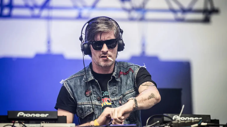 Помер діджей Kavinsky, автор треку Nightcall