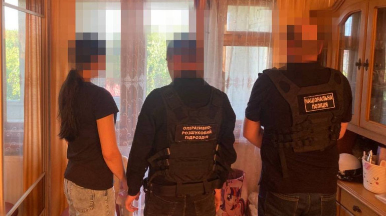Обіцяла гроші за гарно проведені вечори: у Калуші затримали жінку, яка вербувала дівчат для секспослуг