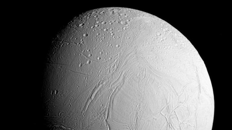 Вчені виявили на супутнику Сатурна всі ключові умови для існування життя