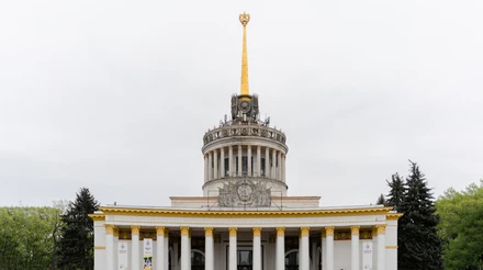 Між храмом і ярмарком: що ми (не) робимо з ВДНГ і яким він міг би стати. Розмова з дослідниками