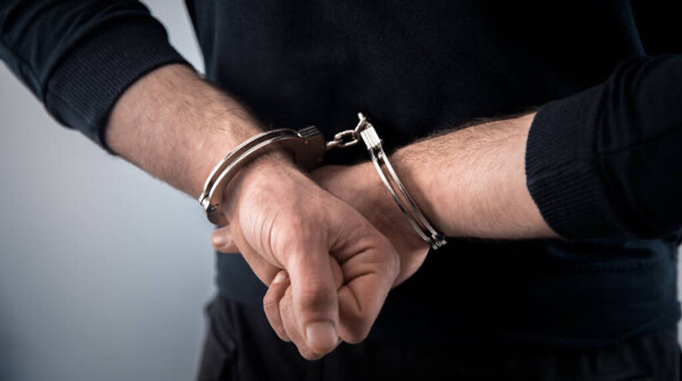 Ґвалтував падчерку, розбещував доньку: у Києві судили батька-кривдника