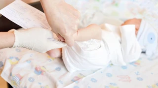В Англії всіх новонароджених із 2027 року перевірятимуть на спінальну м'язову атрофію